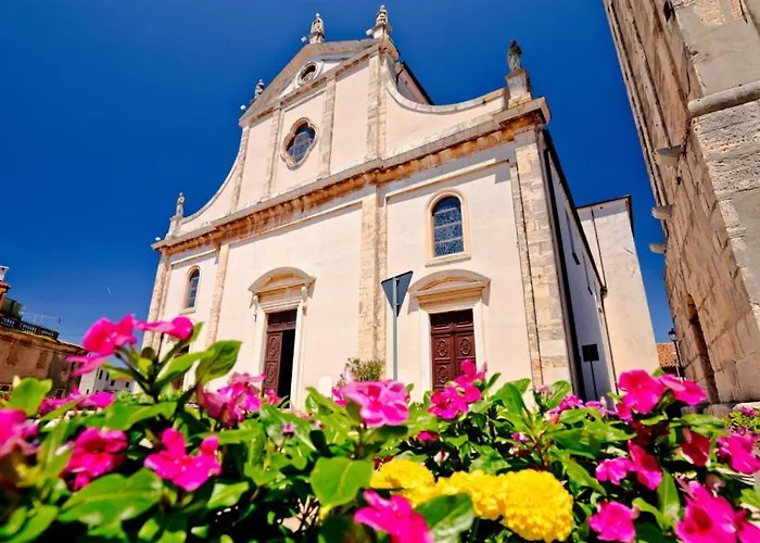 Maya By Guide Juršići